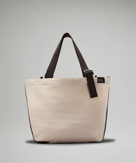 lululemon clean lines tote bag.